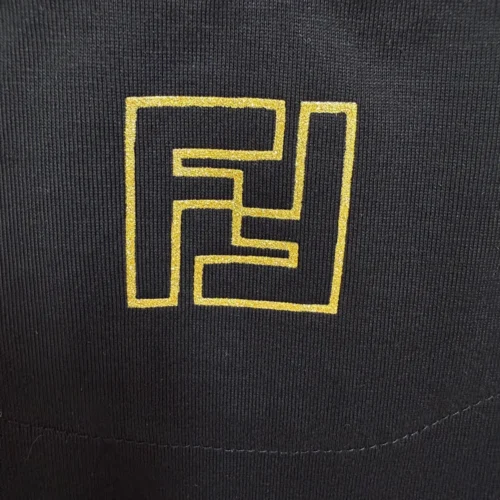 フェンディ ブラック コットン Tシャツ - 画像 (5)