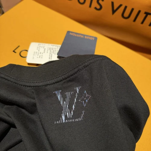 ルイ・ヴィトン イリデセント LV バーズ Tシャツ - 画像 (5)